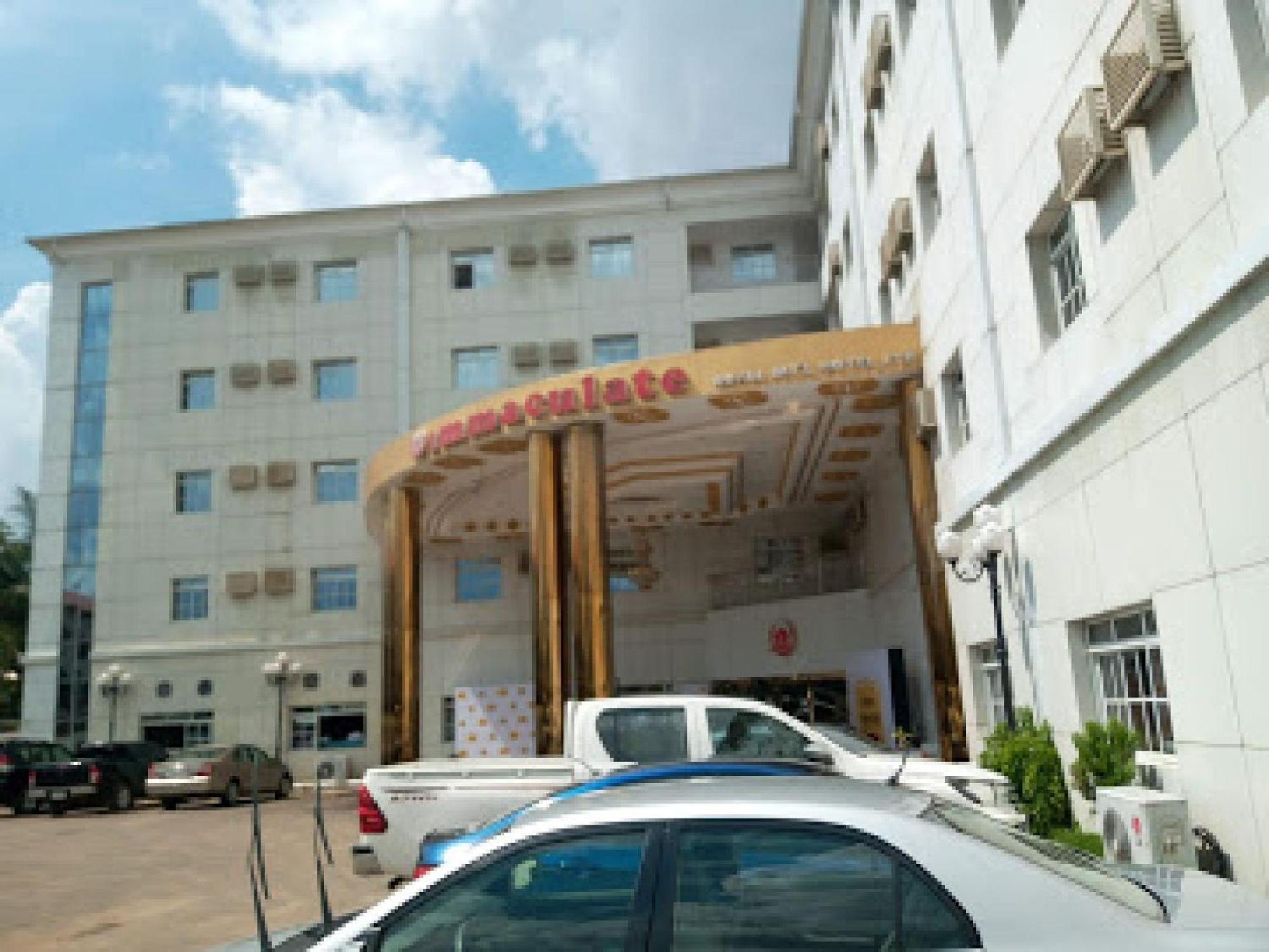 Room In Bb - Immaculate Royal International Hotel Owerri Exteriör bild