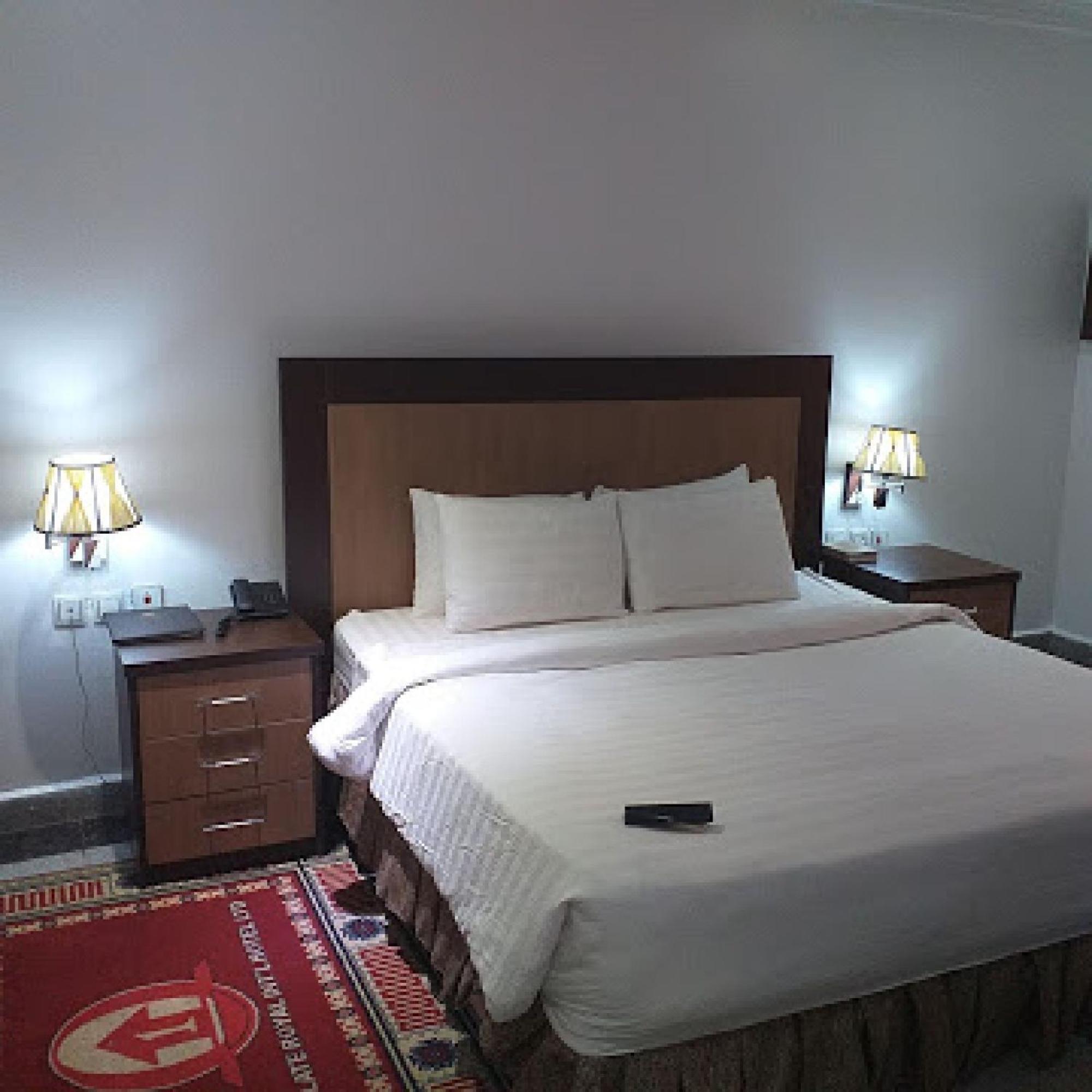 Room In Bb - Immaculate Royal International Hotel Owerri Exteriör bild