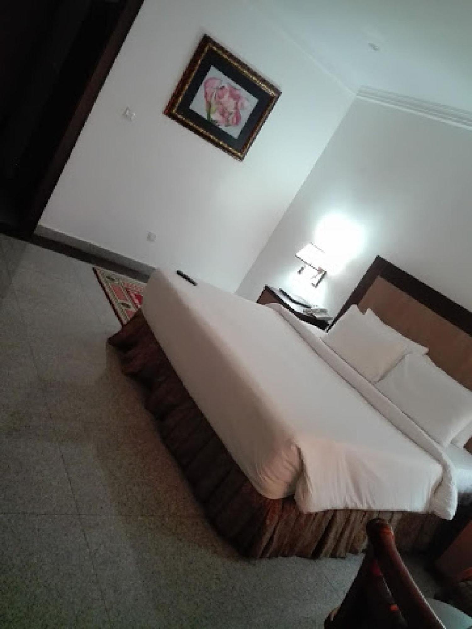 Room In Bb - Immaculate Royal International Hotel Owerri Exteriör bild