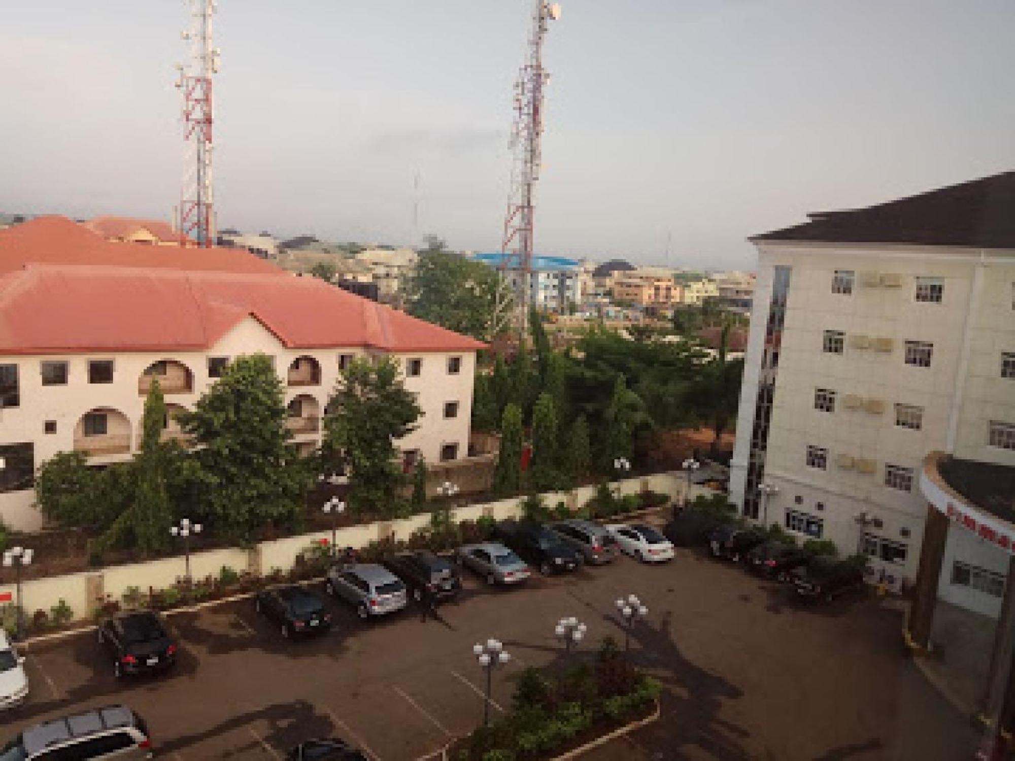 Room In Bb - Immaculate Royal International Hotel Owerri Exteriör bild