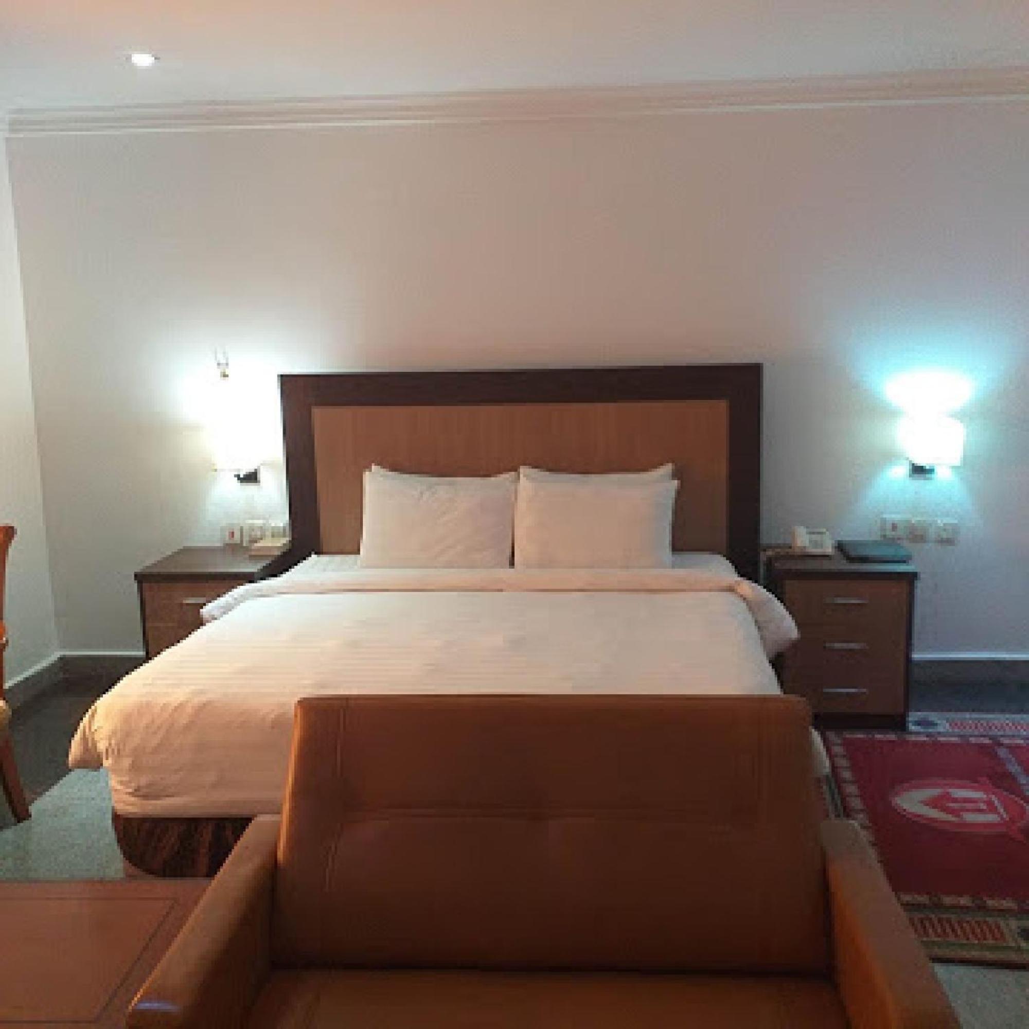 Room In Bb - Immaculate Royal International Hotel Owerri Exteriör bild